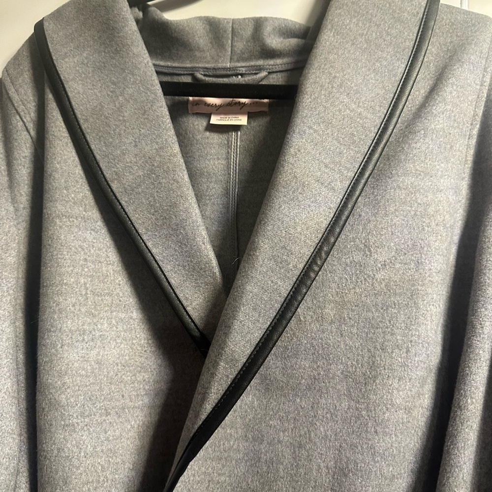 In Every Story 2X Gray Transitions Wrap Coat with Self Tie Belt Black Trim🆕 - Picture 5 of 16